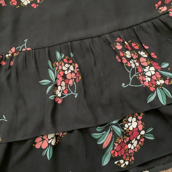 🔥 Ann Taylor LOFT Hydrangea Tiered Flippy Skirt - Picture 4 of 8